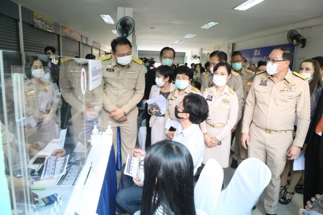 "สุชาติ" รมว.แรงงาน ลงพื้นที่ตรวจเยี่ยมการให้บริการศูนย์ประสานงานทบทวนสิทธิ ม33เรารักกัน