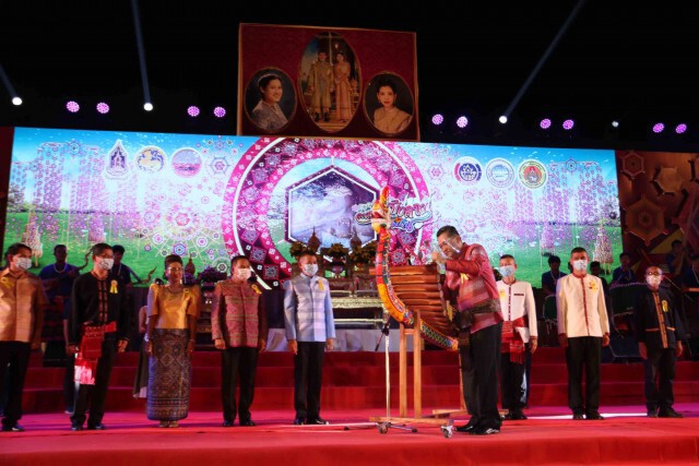 เปิดแล้วงานมหกรรมโปงลางแพรวาและงานกาชาดเข้มป้องกันโควิด