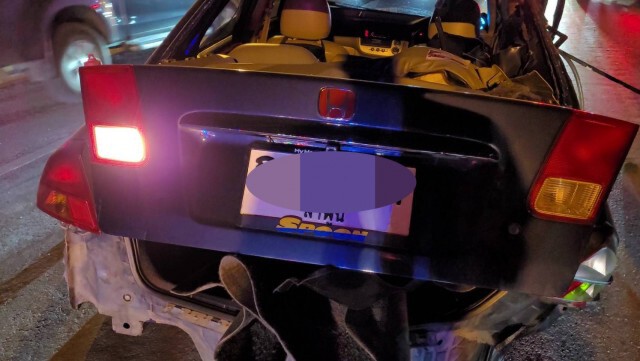 ซิ่งเก๋งชนต้นจามจุรี100ปีเจ็บ2