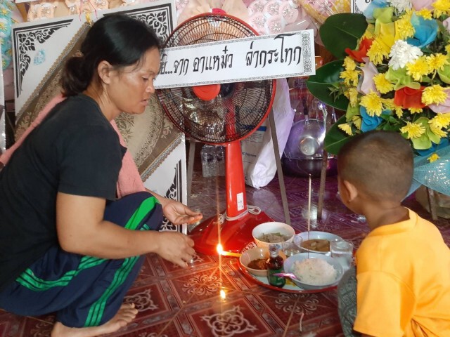 ชาวบ้านเรี่ยไรเงินประกันตัวปู่ออกมาดูแลหลานหลังยิงลูกชายคลั่ง