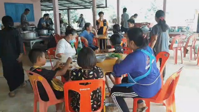 ชาวบ้านเรี่ยไรเงินประกันตัวปู่ออกมาดูแลหลานหลังยิงลูกชายคลั่ง