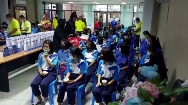 แต่งชุดซุปเปอร์ฮีโร่ให้ความรู้เด็กป้องกันถูกหลอก
