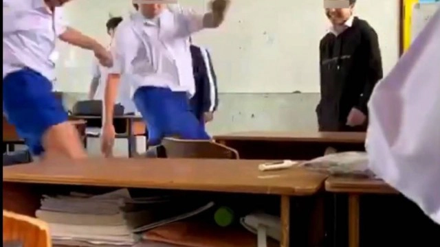 ว่อนโซเชียล!! นร.โรงเรียนดังศรีราชา รุมเตะเพื่อนเข้าICU ผอ.สั่งพักการเรียนแล้ว