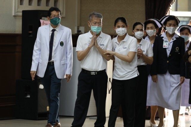 คณะแพทย์ร่วมส่งผู้ว่าฯ"วีระศักดิ์"กลับบ้าน