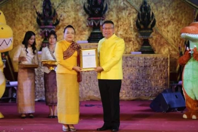 "ตุ๊กกี้" ให้กำลังใจแม่ครูนาฏศิลป์ถูกยกเลิกการแสดง