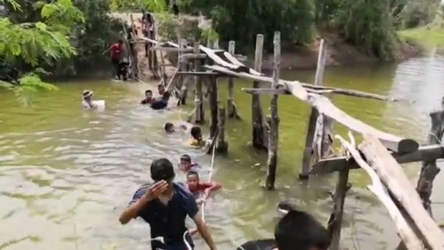 โคราชจัดค่ายลูกเสือลุยน้ำหลบระเบิด ครูพี่เลี้ยงดูแลใกล้ชิด