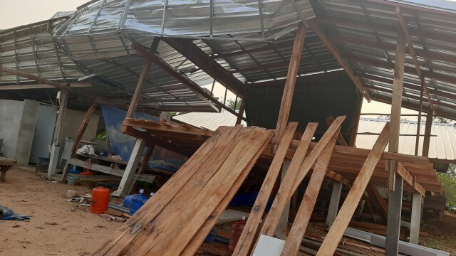 พายุฤดูร้อนถล่มหลังคาปลิว บ้านเรือนเสียหาย30หลัง
