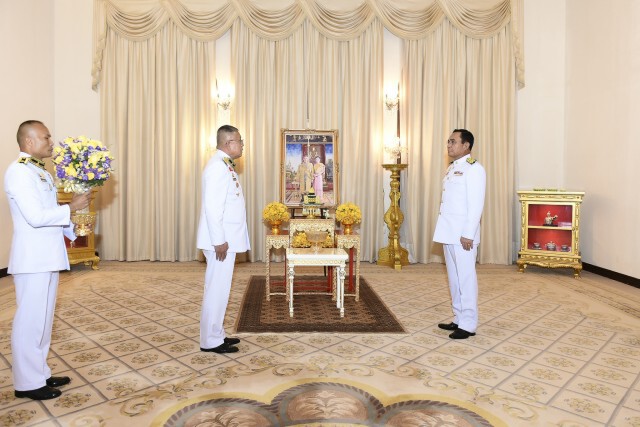 นายกรัฐมนตรี รับมอบแจกันพระราชทาน เนื่องในวันคล้ายวันเกิด