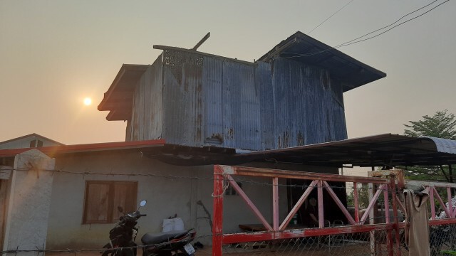 พายุฤดูร้อนถล่มหลังคาปลิว บ้านเรือนเสียหาย30หลัง