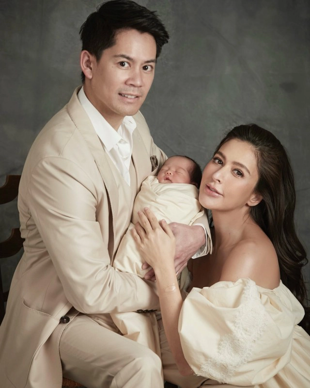 "กรณ์ - ริต้า" คุณพ่อคุณแม่ป้ายแดง ดีใจขั้นสุด! ตื้นตันน้ำตาไหลวินาทีแรกที่เห็นหน้า ลูกชายคนแรก