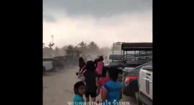 พายุถล่มพัทยาน้อย นักท่องเที่ยวหนีตายอลหม่าน