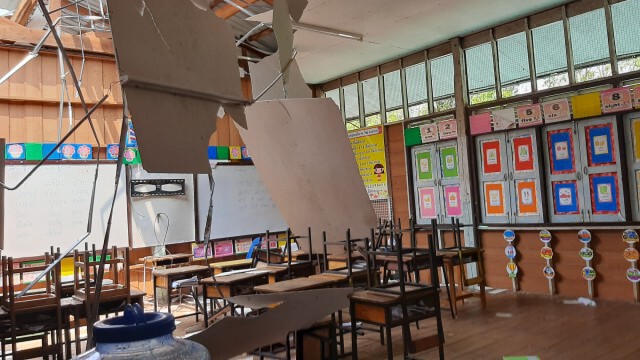 พายุถล่มโรงเรียนหลังคาปลิวพังยับ