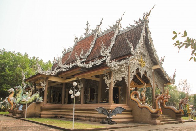 หาดูยาก อุโบสถปูนปั้นศิลปะร่วมสมัย ที่เดียวในอีสาน