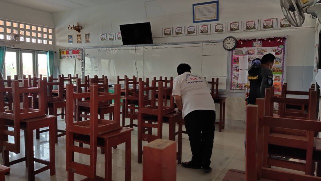 ครูแขวนคอหน้าชั้นเรียน ป.4