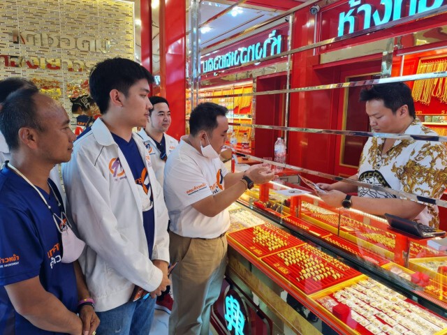 ลุยเคาะประตูบ้านหาเสียงโค้งสุดท้าย