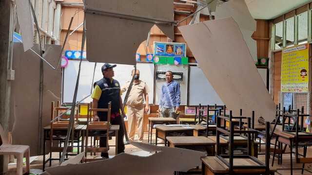 พายุถล่มโรงเรียนหลังคาปลิวพังยับ