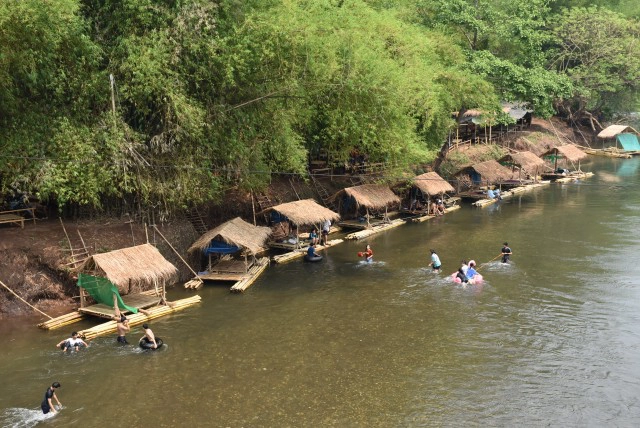 ขู่"หละหลวม"สั่งปิดแพท่องเที่ยวริมแม่น้ำน่าน