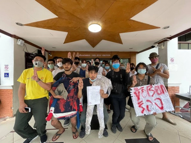 แจงแทนคณบดีวิจิตรศิลป์-พบอุปกรณ์เคลื่อนไหวการเมือง