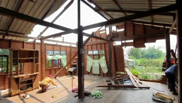 ผญบ.เตือนชาวบ้านเฝ้าระวังพายุฤดูร้อนพัดถล่ม