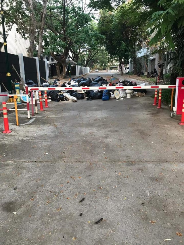 กองขยะโผล่หน้าคณะวิจิตรศิลป์ มช.