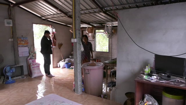 ร้องสื่อไม่มีไฟฟ้าใช้นานกว่า8ปี ต้องขอพ่วงไฟเพื่อนบ้าน