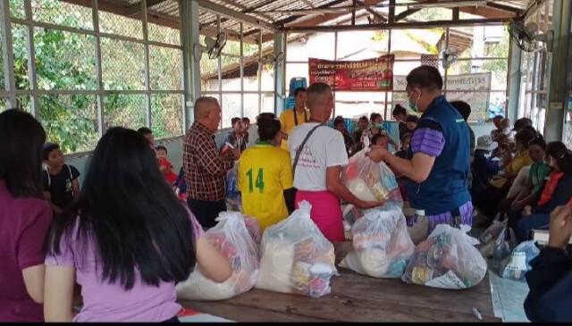 "พบพระ"เร่งช่วยเหลือชาวบ้านถูกพายุถล่ม