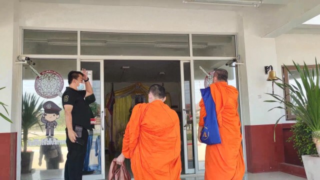 เรียกไกล่เกลี่ยพระถีบหน้าหนุ่มวัย16