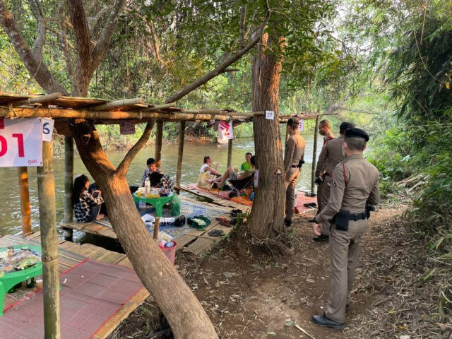 วัยรุ่นตะลุมบอน-ขู่สั่งปิด"ซุ้มคลายร้อน"