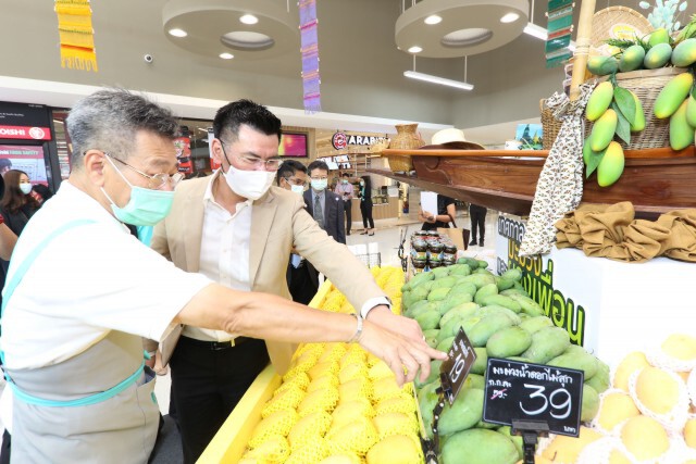 โลตัสจับมือพาณิชย์รับซื้อมะม่วง 3.2 พันตัน ช่วยเกษตรกร