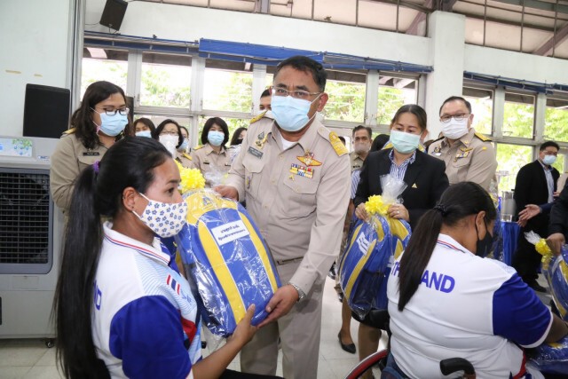 "สุชาติ"นำทีมรุดเยี่ยมศูนย์ฟื้นฟูคนงาน ภาค 1