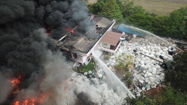 เกิดเหตุไฟไหม้โรงงานรีไซเคิล วอดนับสิบล้าน
