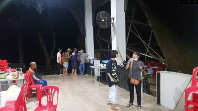 พายุถล่มงานศพ แขกร่วมงานหนีกระเจิง