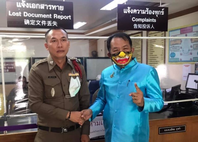 ศรีมาแล้ว! บุกเชียงใหม่แจ้งเอาผิดคนแก้ไขธงชาติ