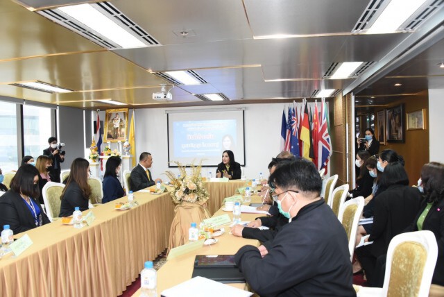 รมช.มนัญญา ลุยตรวจ สหกรณ์ออมทรัพย์การค้าธุรกิจบริการฯ หลังมีผู้ร้องเรียนจำนวนมาก