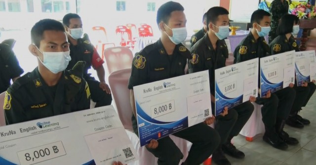กกล.สุรศักดิ์มนตรีมอบทุนเรียนดีตามแนวชายแดน
