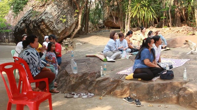 เลขเด็ด"ธิดานาคี"ชูนิ้วใบ้หวยรำถวายองค์เจ้าปู่วัดภูตะเภาทอง