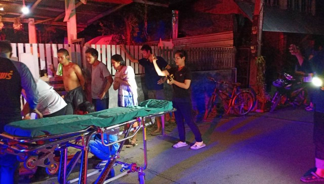 ยกมือไหว้ไม่จบ!-รุมฟันหนุ่มรุ่นน้องดับ