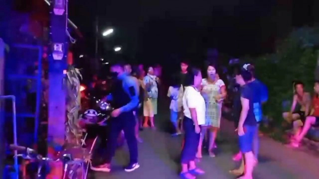 ยกมือไหว้ไม่จบ!-รุมฟันหนุ่มรุ่นน้องดับ