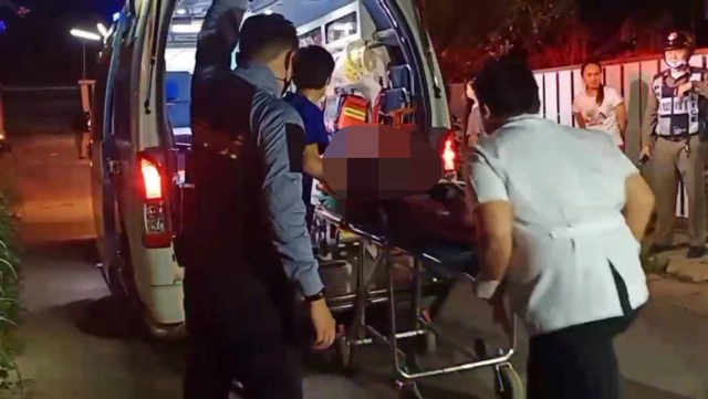 ยกมือไหว้ไม่จบ!-รุมฟันหนุ่มรุ่นน้องดับ