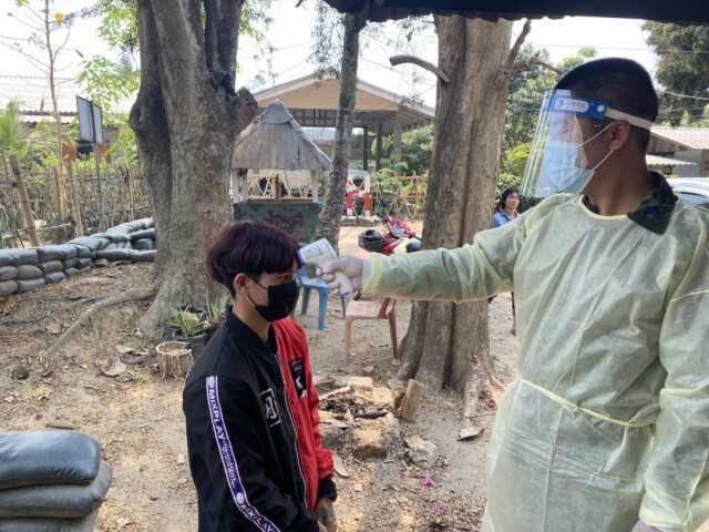"ผาเมือง"สกัดชาวเมียนมาลักลอบข้าม