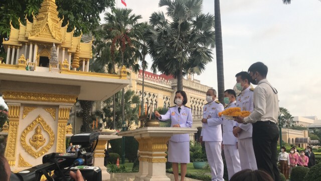 ครม.ใหม่ถ่ายภาพหมู่ชื่นมื่น ขออยู่ครบ 4 ปี ตำรวจ 3 กองร้อยตรึงเข้มทำเนียบรัฐบาลป้องกันม็อบบุก