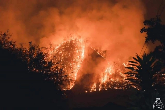 เปิดภาพไฟป่าเผาดอยสะเมิงยังกับเหตุการณ์ภูเขาไฟปะทุในต่างประเทศ เจ้าหน้าที่เร่งระดมสกัดสูญกว่า50 ไร่