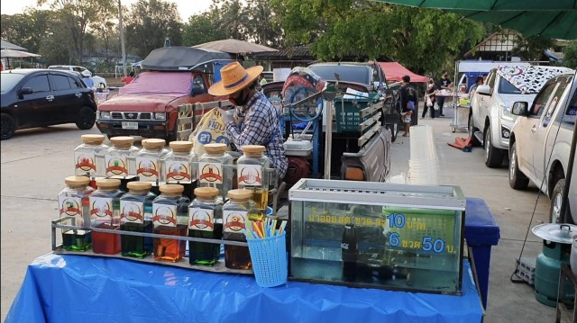 ร้อนจัดขวดน้ำอัดลมระเบิดเศษแก้วกระจาย