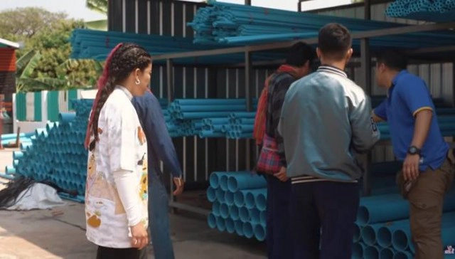 "พิมรี่พาย" ทำชาวบ้านปลื้มน้ำตาไหล ลงทุนไม่ถึง 2 แสน ขุดเจาะบาดาลหาแหล่งน้ำให้