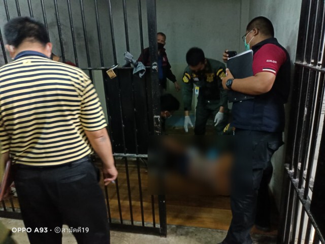 ผู้ต้องหาหลบมุมอับผูกคอเสียชีวิตในห้องขังโรงพัก