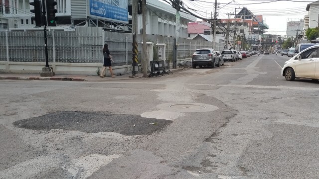 ผู้ว่าฯกำชับกฟภ.-ทีโอที-เทศบาล แก้ปัญหาถนนเป็นหลุม-บ่อ
