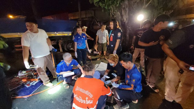 รถพ่วงชนกระบะ-เจ้าของร้านข้าวต้มดับ