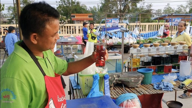 ร้อนจัดขวดน้ำอัดลมระเบิดเศษแก้วกระจาย