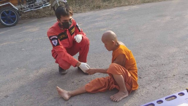 พระร่วงของแท้ หลวงพ่อเมาหนักหงายหลังตกรถสามล้อ
