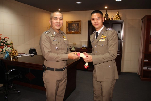 "ต้น นฤบดินทร์" แข้งบุรีรัมย์ ประดับยศ ร้อยตำรวจเอก